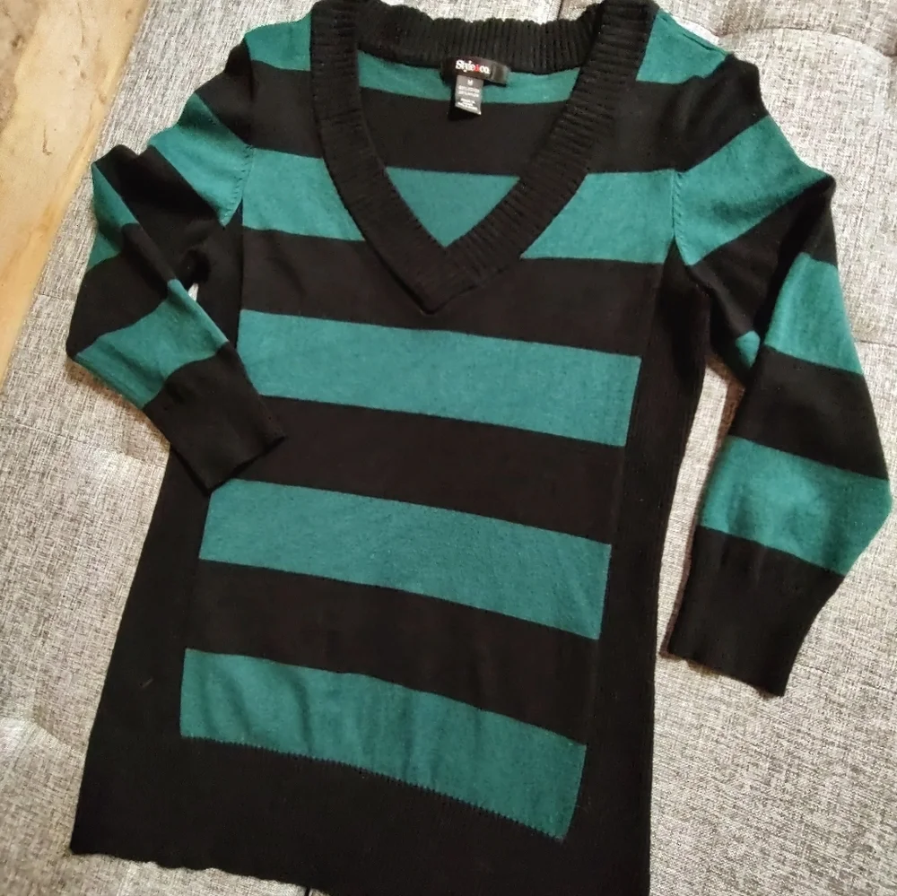 Style &Co. Midnight green black stripe v-neck sweater. Medium. - Picture 1 of 9